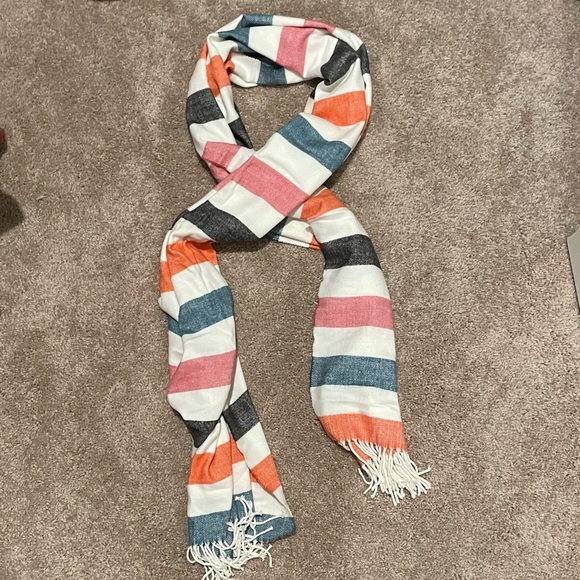 GAP - Multi-colored fringe scarf - Picture 5 of 5